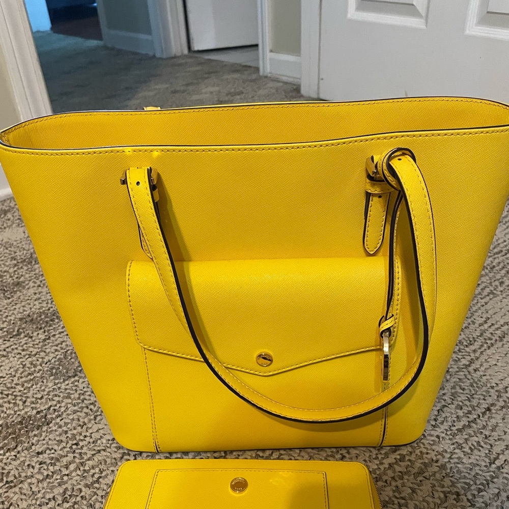 Authentic Michael Kors Purse with wallet! Brand new used once. Excellent cond.